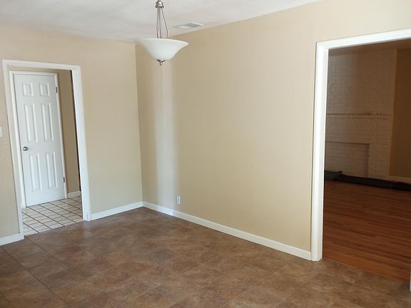 Family Room \ Entrance Door & Living Room Door