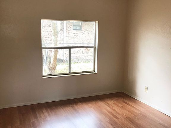 4th image of 1117 W 5th St