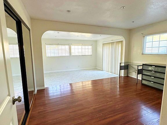 5th image of 12842 Downie Pl