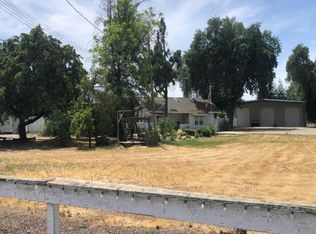 958 N 17th Ave, Kingsburg, CA 93631
