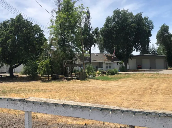 958 N 17th Ave, Kingsburg, CA 93631
