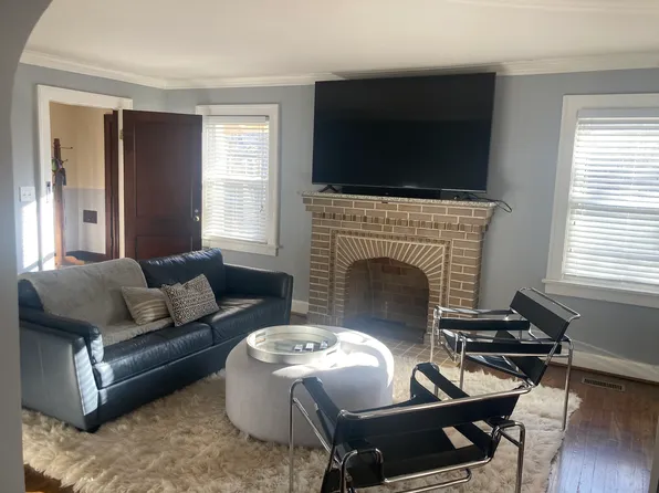 400 E 63rd Ter, Kansas City, MO 64110