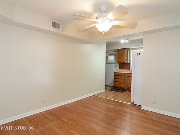 5th image of 10 Garden Dr APT 1