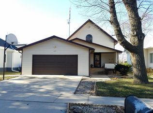 615 N Iowa Ave, York, NE 68467