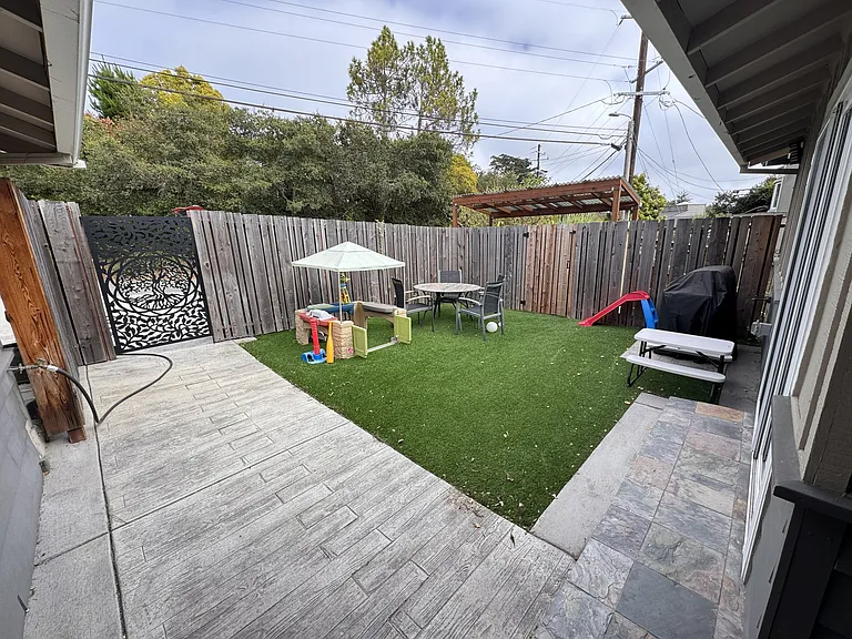 3131 Robinson Dr — Photo 37