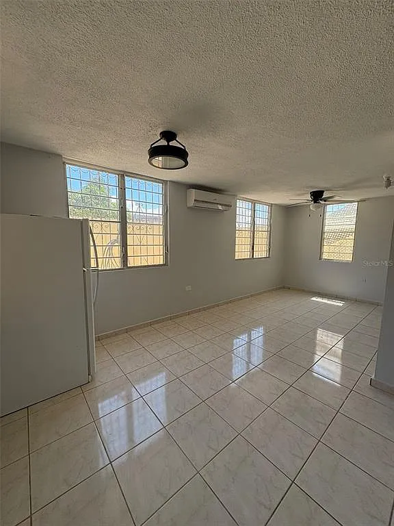 3 bed, 2.0 bath, 1995 sqft, $1,400 — Photo 3