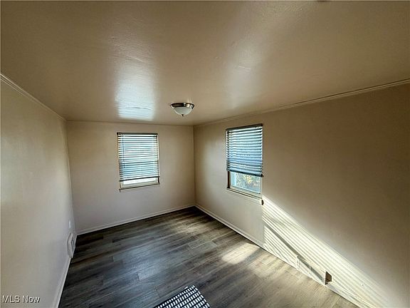 5th image of 34 W Lewis St