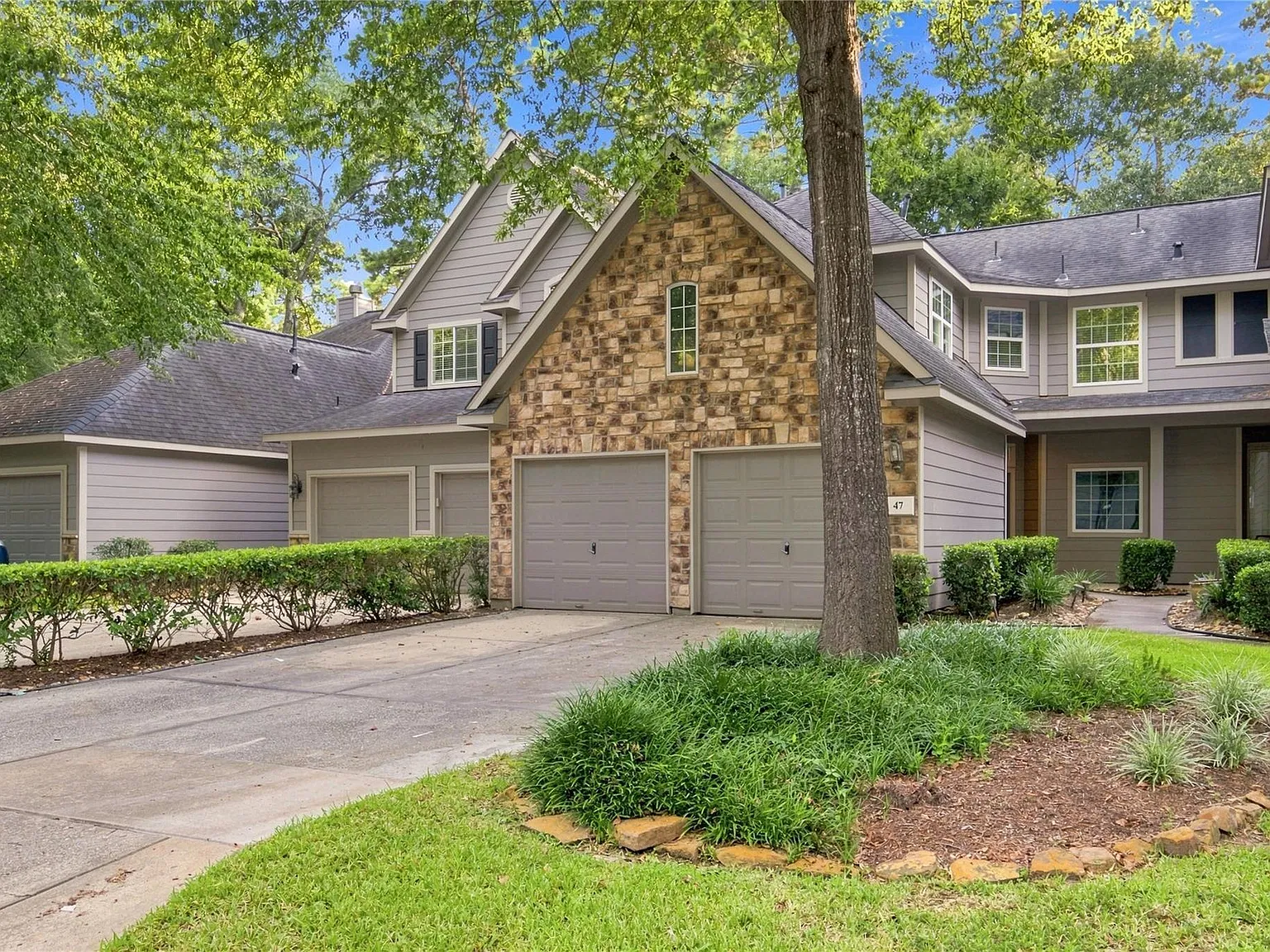 3 bed, 2.5 bath, 1739 sqft, $2,300 — Photo 1