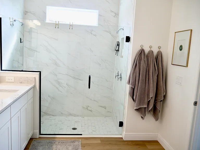 Primary shower with 2 shower heads