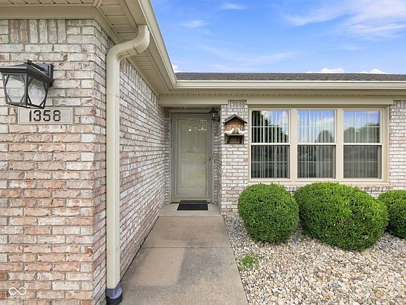 4th image of 1358 Swan Dr