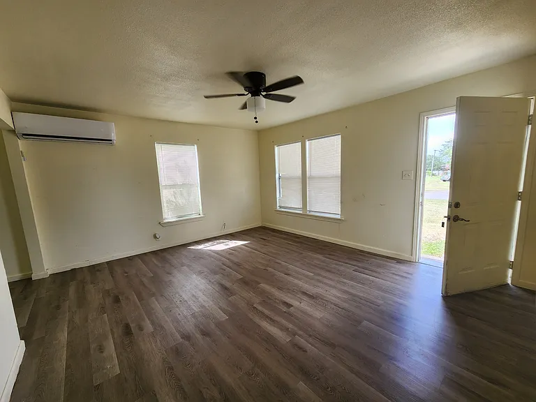 2901 Frederick Dr — Photo 2