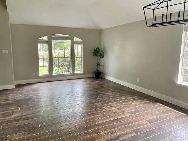 3 bed, 2.0 bath, 1810 sqft, $1,950 — Photo 3