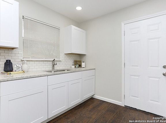 4th image of 350 Laverne Ave