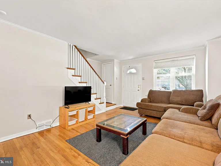 107 Plant Ave — Photo 10