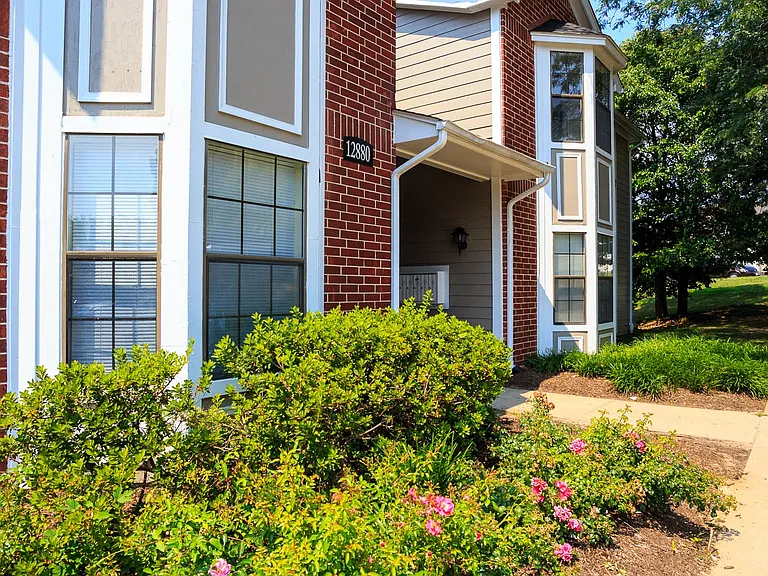 Garden Style Community with Cheerful Sidewalks and Abundant Outdoor Space