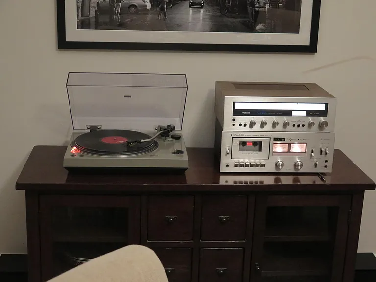 Our favorite feature! Yes, the house has a vintage home audio system. A Technics SL-1500 direct drive turntable, Technics receiver, Kenwood cassette deck and two Polk bookshelf speakers. The house also has two crates of vinyl records.