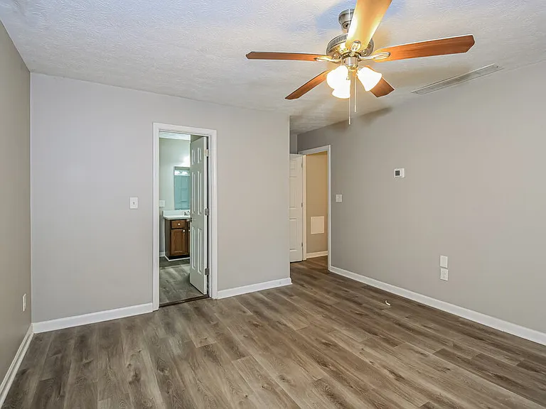 650 Kurtz Rd — Photo 12