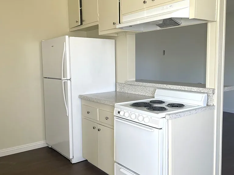 2630 Linden Ave #1 — Photo 5