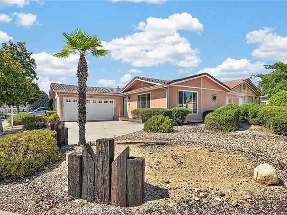 3rd image of 10776 Cherry Hills Dr