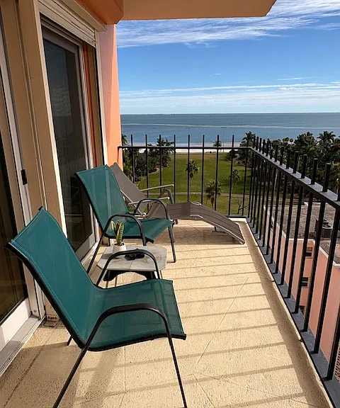 1120 N Shore Dr NE #905 — Photo 1
