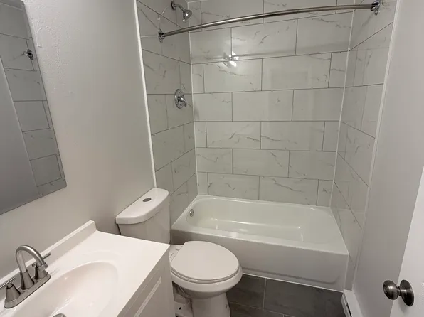 138 Flintridge Dr #5, Rockford, IL 61107