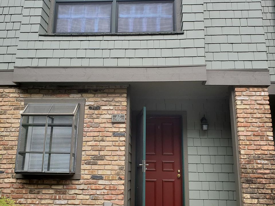 Front door with with free parking.