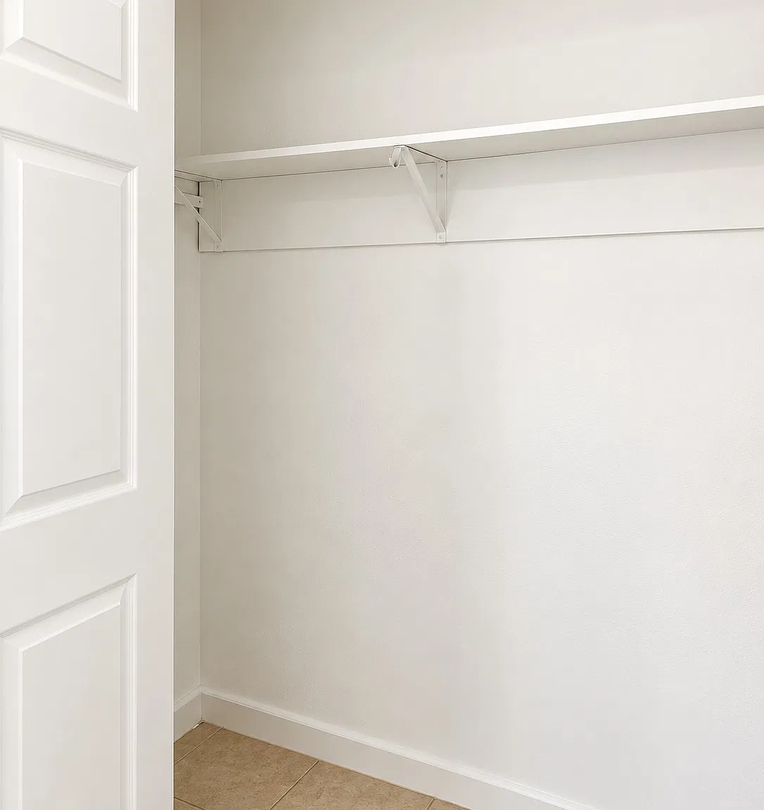 2 bed, 926 sqft, $2,300 — Photo 3