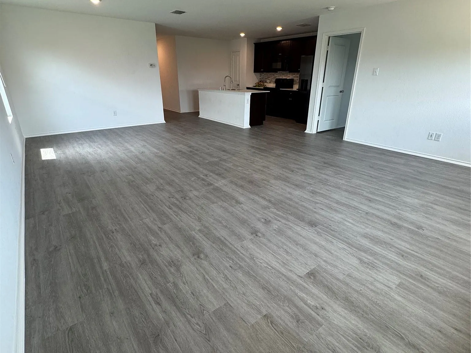 4 bed, 2.0 bath, 1675 sqft, $2,100 — Photo 4