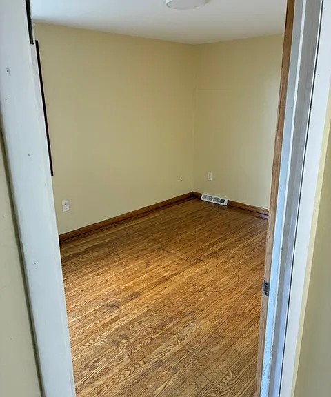 Bedroom 2 (Master Bedroom)