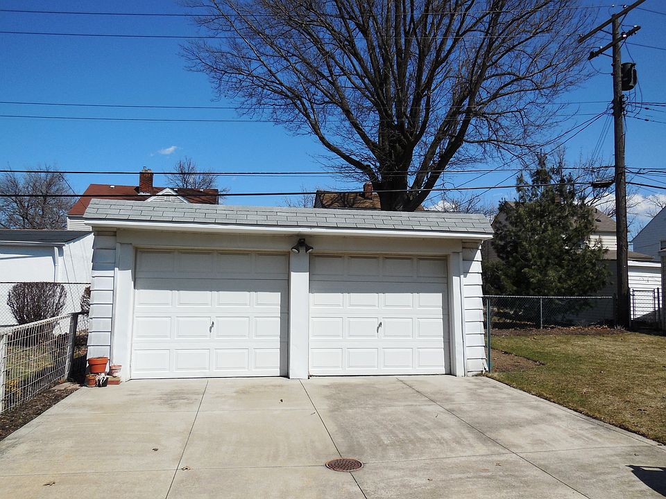 2nd image of 15528 Norway Ave