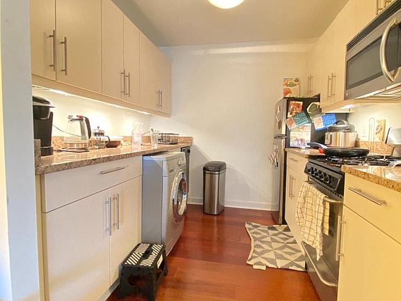 3rd image of 219 S 18th St #29-712
