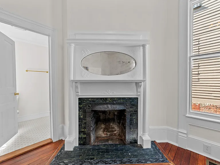 325 N Market St — Photo 13