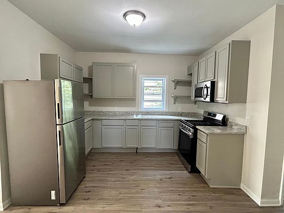 5th image of 3828 Deal St #1