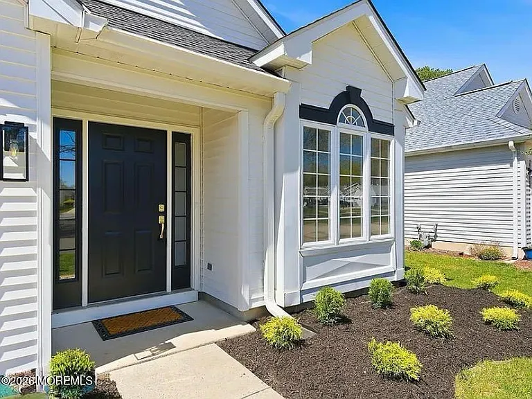 11 Archer Sq — Photo 2