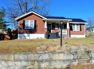 102 15th St NW, Pulaski, VA 24301