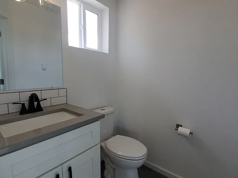304 N Handy St — Photo 16