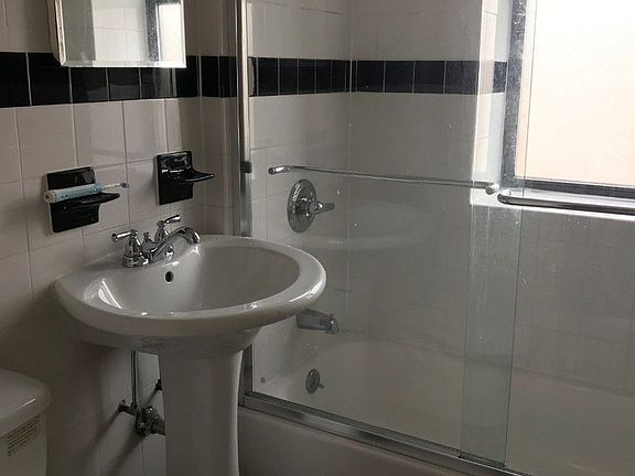 5th image of 500 E 13th St APT 3D
