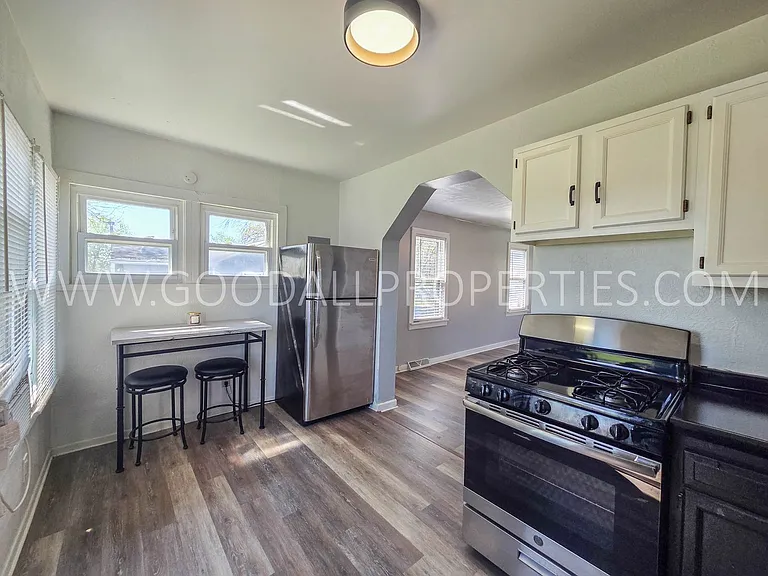 4805 S Union St — Photo 4