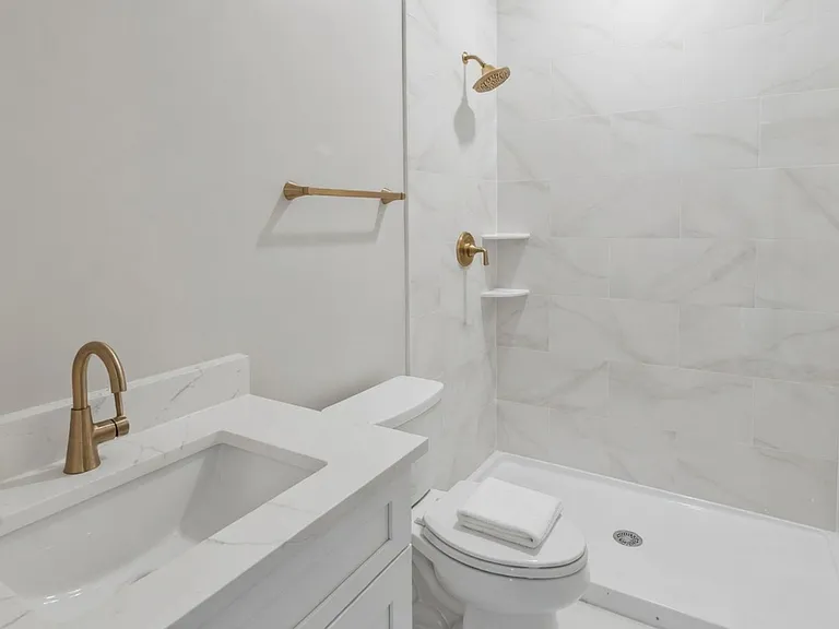 2553 S Central Park Ave #2A — Photo 5