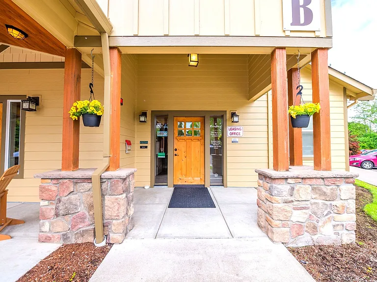 Riverbend Apartments — Photo 7