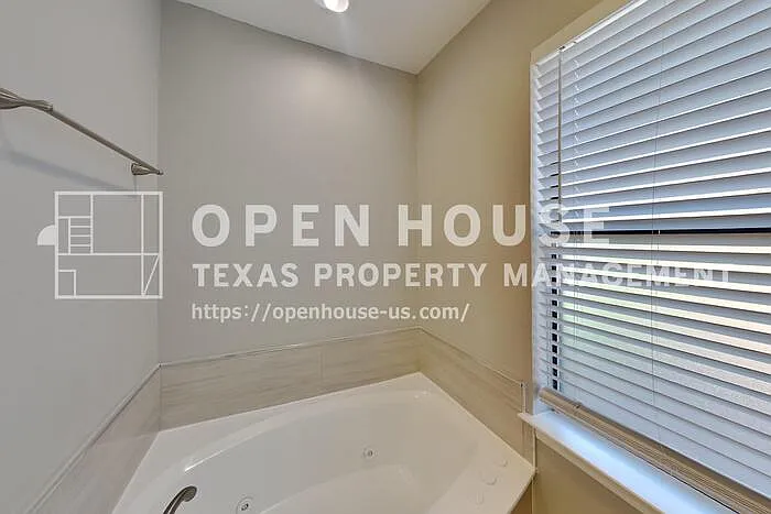 3006 Sierra Dr — Photo 12
