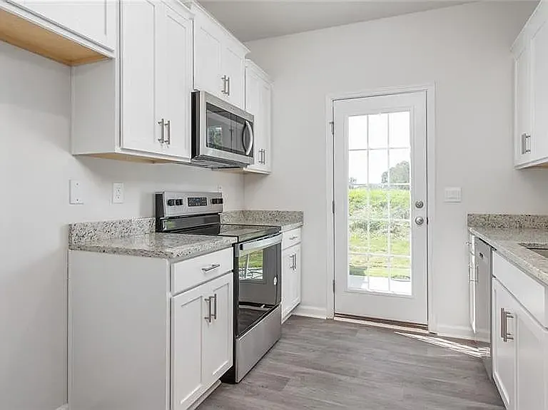 1310 Amberview Ln — Photo 20