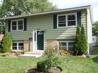 2312 Dover Rd, Waukegan, IL 60087