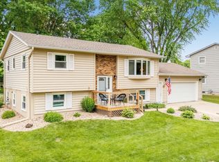 913 S Gardner Dr, Sioux Falls, SD 57103