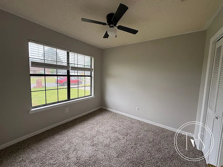960 Gulfstream Rd — Photo 4