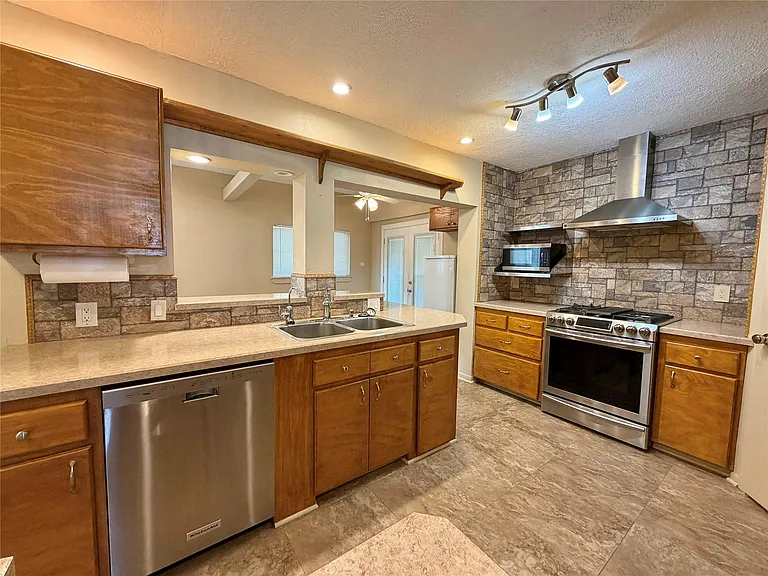 13323 Wells River Dr — Photo 5