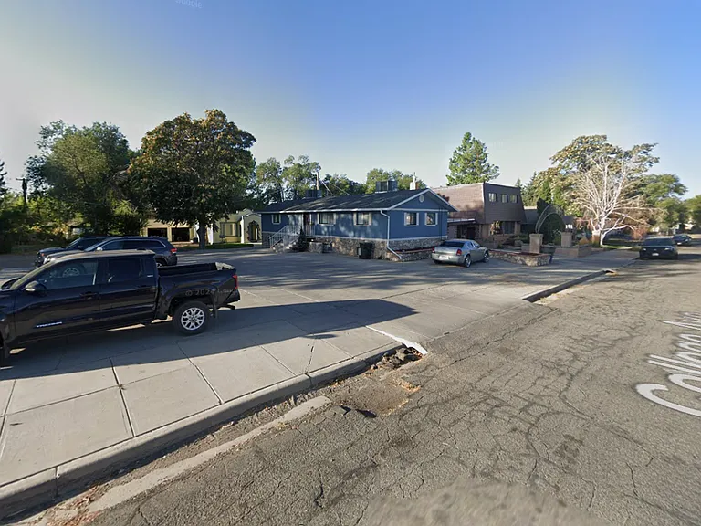 480 College Ave — Photo 2