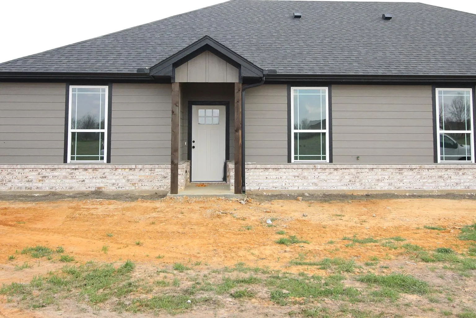 3 bed, 1100 sqft, $1,600 — Photo 1