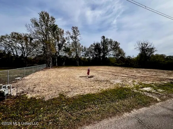 725 Webb St #6-7, Bay Saint Louis, MS 39520