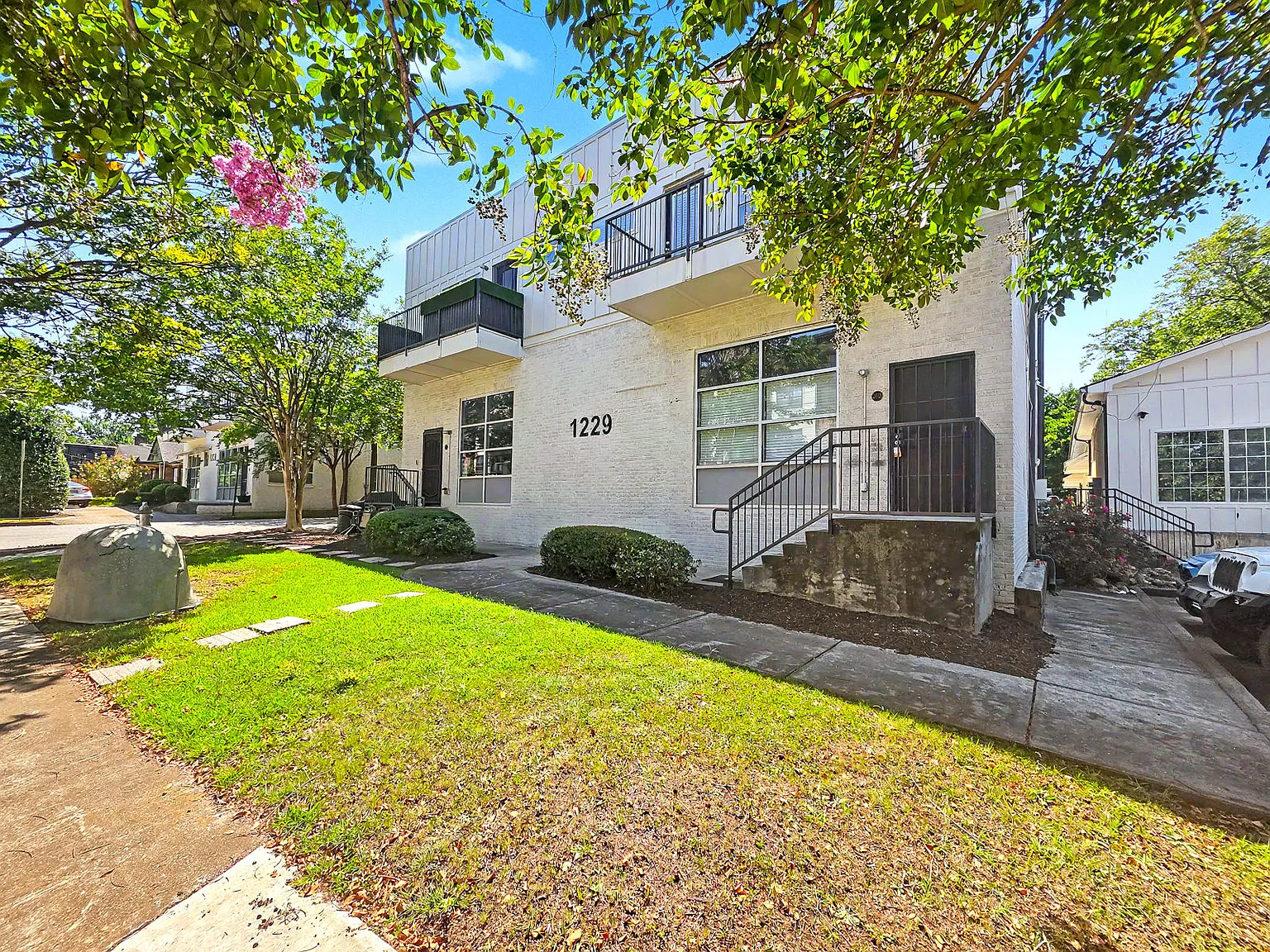 2 bed, 2.5 bath, 1200 sqft, $2,050 — Photo 1